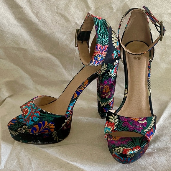 Floral Brocade Platform Heels by It’s women’s size 8 - Picture 3 of 13